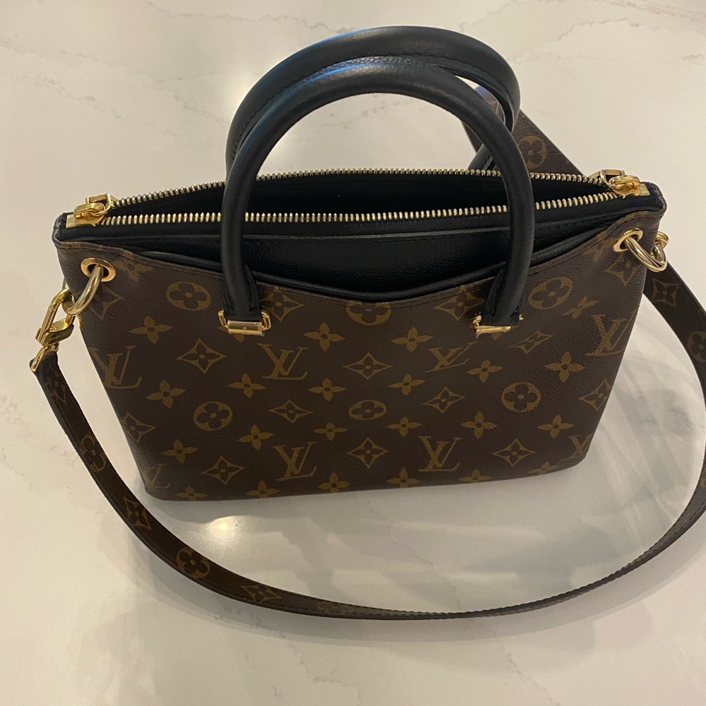 Louis Vuitton Pallas BB cross body monogram Noir 100% Authentic